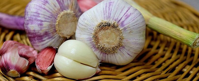 L'ail complétera le traitement complexe de l'inflammation de la prostate